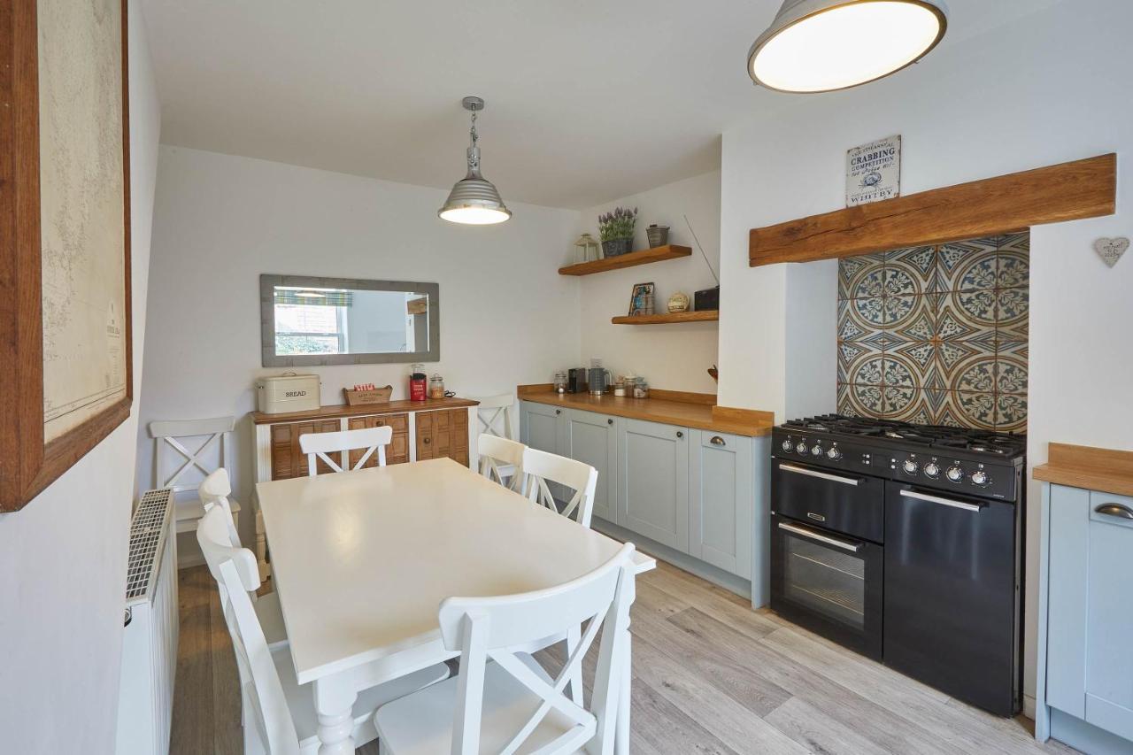 Host & Stay - Adventure House Уитби Екстериор снимка
