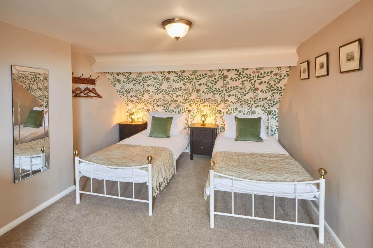 Host & Stay - Adventure House Уитби Екстериор снимка