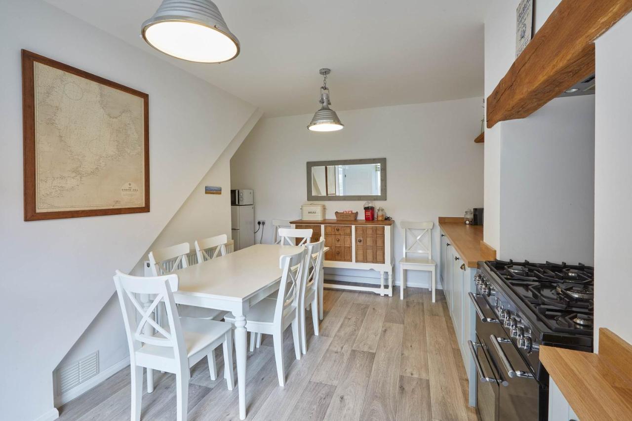 Host & Stay - Adventure House Уитби Екстериор снимка
